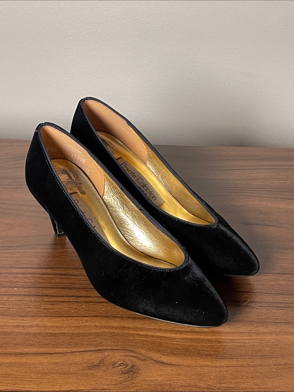 Black Velvet Pointed-Toe Mid-Heel Pumps with Gold Lining